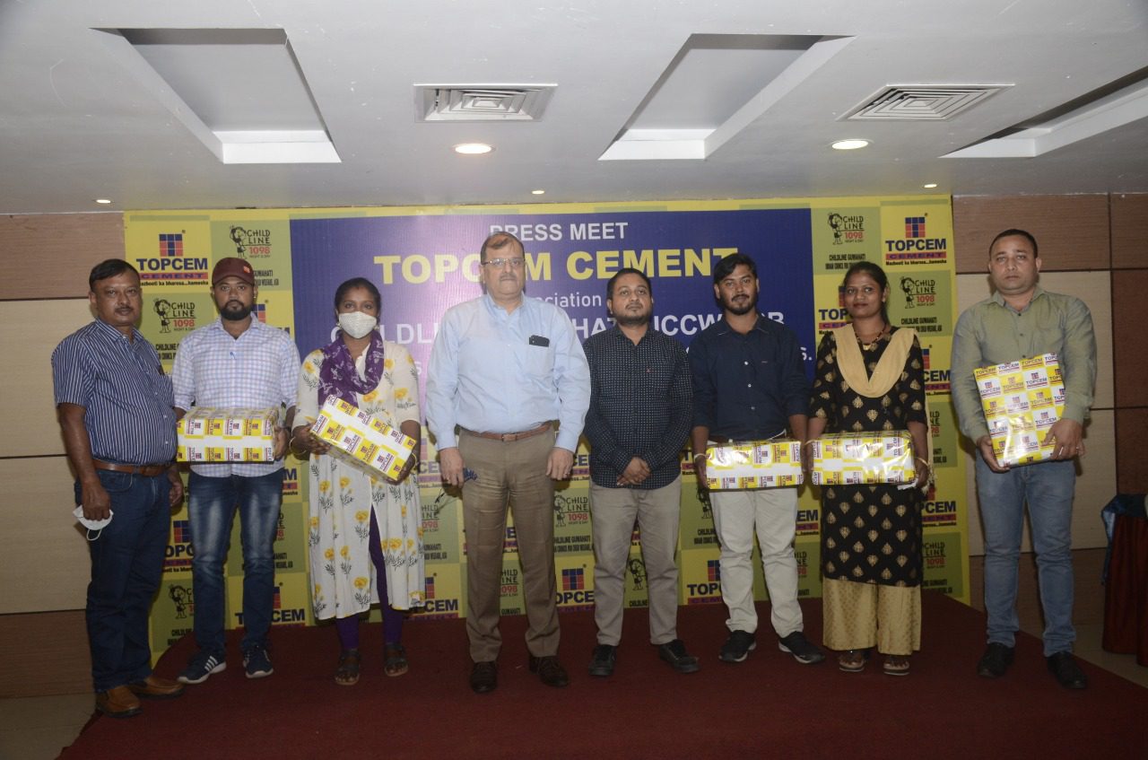 Read more about the article Topcem cement distributed school stationeries to children of Child Care Homes